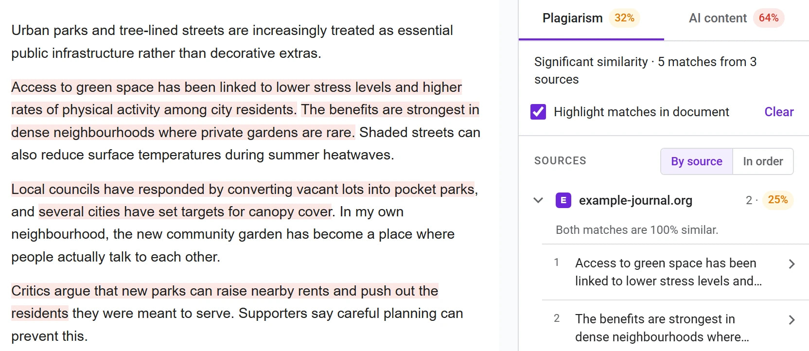 Un ensayo en Google Docs con los pasajes coincidentes resaltados en rojo claro, junto a la barra lateral de Plagiarism Checker Plus, que muestra «Plagiarism 32%», «Significant similarity · 5 matches from 3 sources», la casilla «Highlight matches in document» marcada con un enlace «Clear» y las coincidencias agrupadas por fuente bajo example-journal.org.